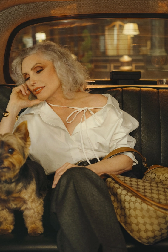 Debbie Harry, Yeni Gucci Kampanyası İçin Londra’da: İkonik Yıldız Moda Dünyasında Yine Sahneye Çıkıyor