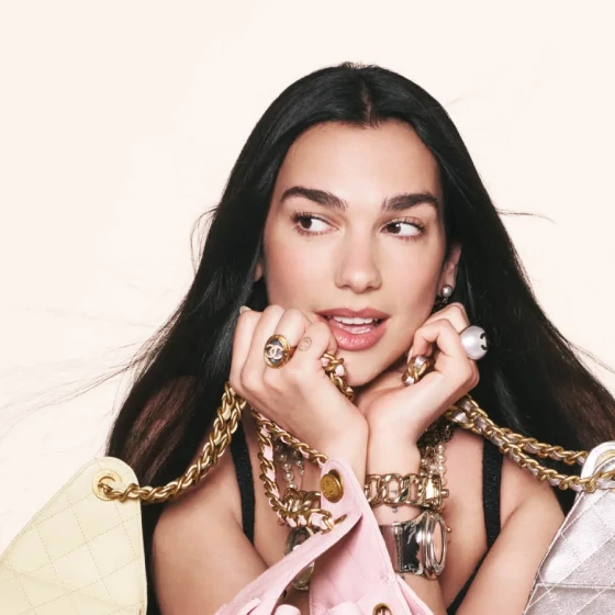 Dua Lipa, Yeni Chanel 25 Çantanın Yüzü Oldu: Lüks Dünyasında Yenilikçi Bir Adım